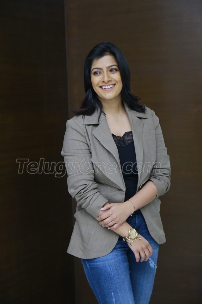 Varalaxmi Sarathkumar Photo Gallery